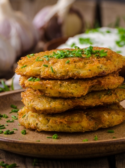 FRITTELLE DI ZUCCHINE ALLA GRECA (KOLOKITHOKEFTEDES)