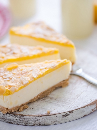 Cheesecake con pesche e cardamomo