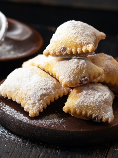 Ravioli dolci con ricotta, cioccolato e combava