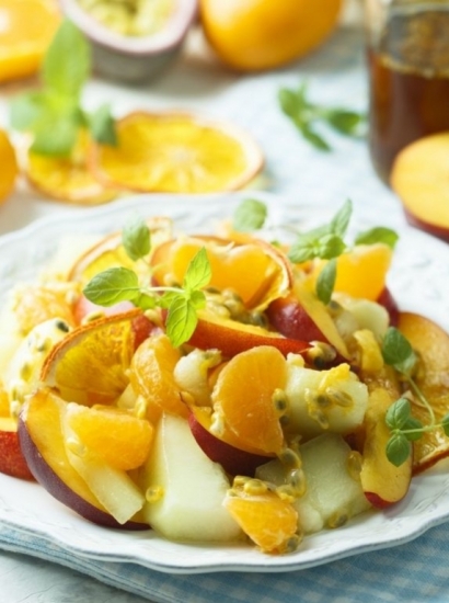Macedonia di frutta con sciroppo speziato