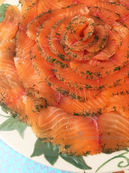 GRAVAD LAX CON PEPE NERO DI KAMPOT